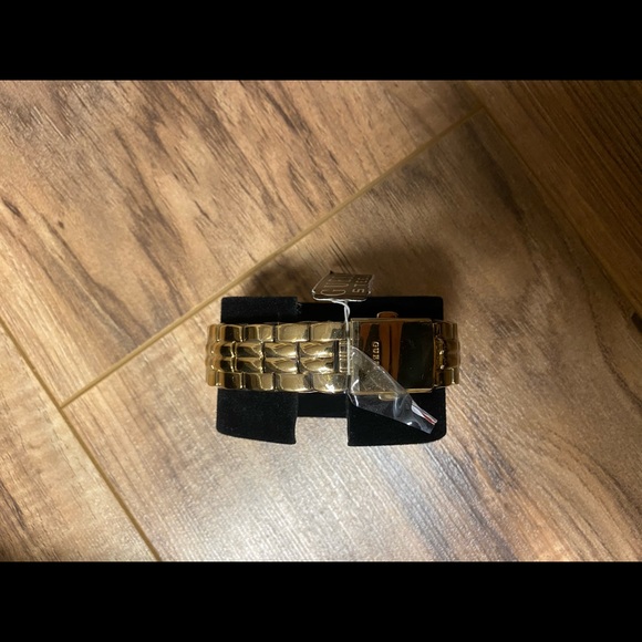 Gold Guess Watch - Picture 4 of 5